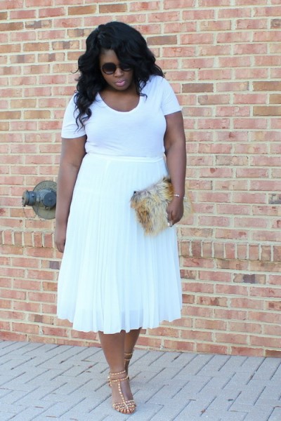 plus-size-pleated-skirt-summer-outfits3