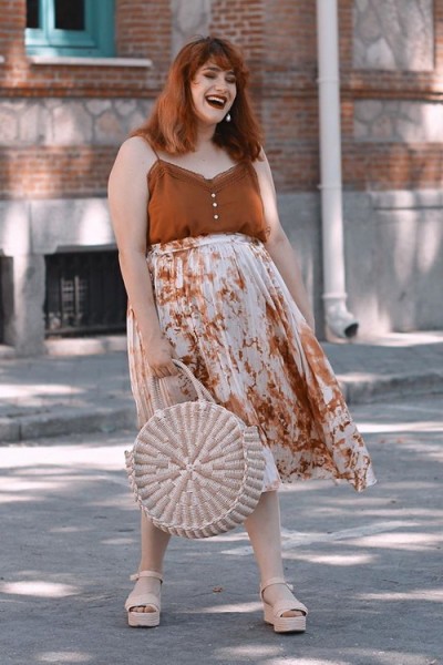 printed-skirt-plus-size-outfits1-1