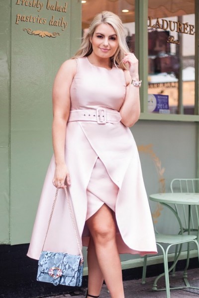 elegant-curvy-outfits-in-light-neutral-colors1-4