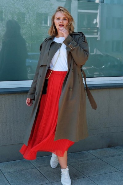 red-accents-in-fall-outfits-charlotte4-2